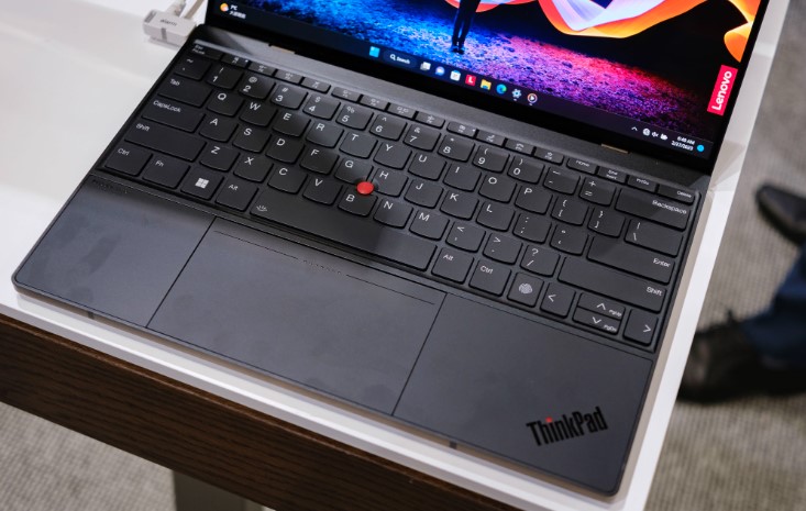 Trackpoint đặc trưng của Lenovo