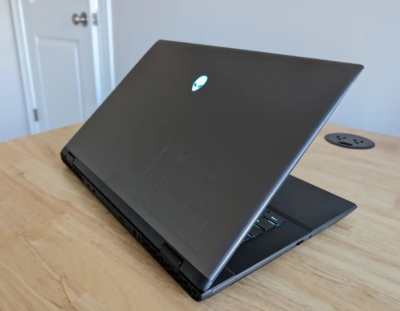 Alienware m16 R2 2024