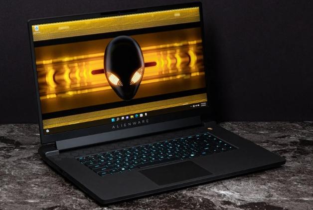 Alienware m17 R5