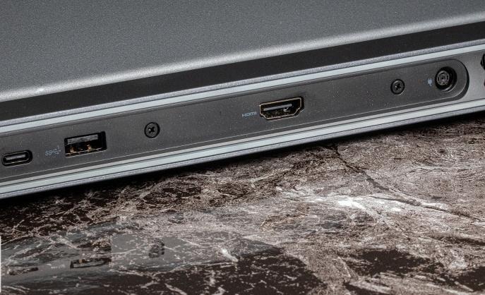 Cổng kết nối laptop Alienware m17 R5
