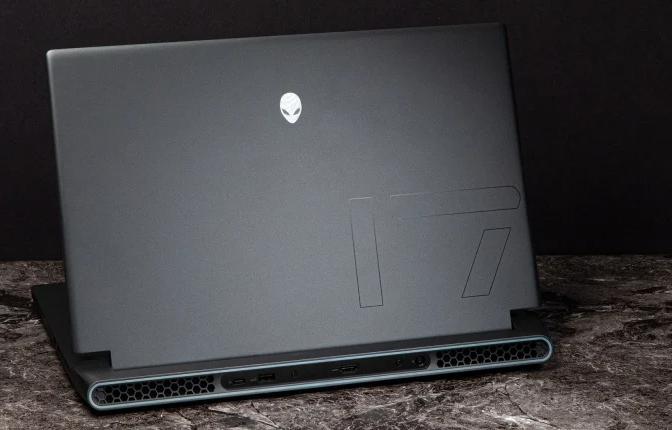 Mặt sau laptop Alienware m17 R5
