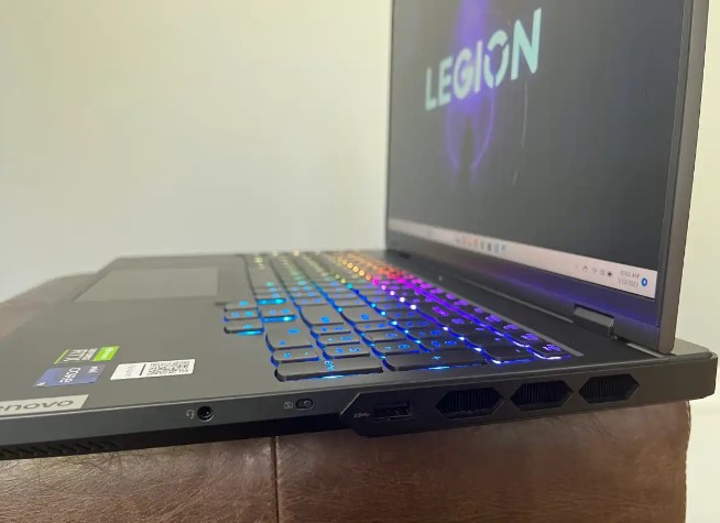 Cổng kết nối Lenovo Legion Pro 7i