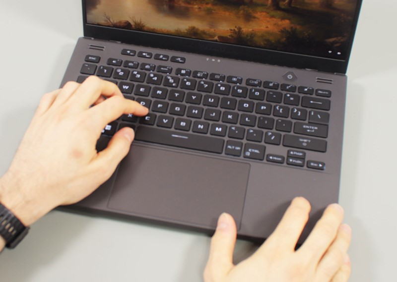 Bàn phím và touchpad laptop Asus ROG Zephyrus G14 2023 