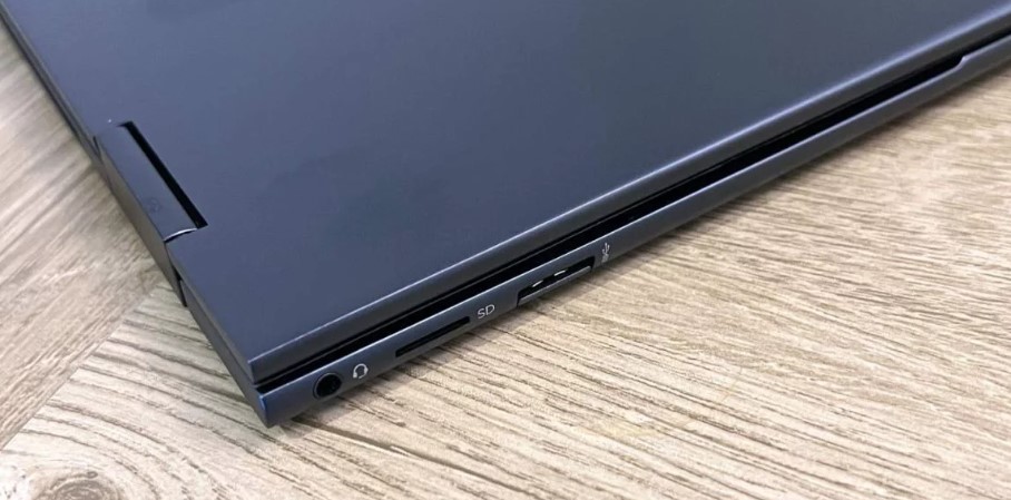 Cổng kết nối bên trái laptop HP Envy x360 13