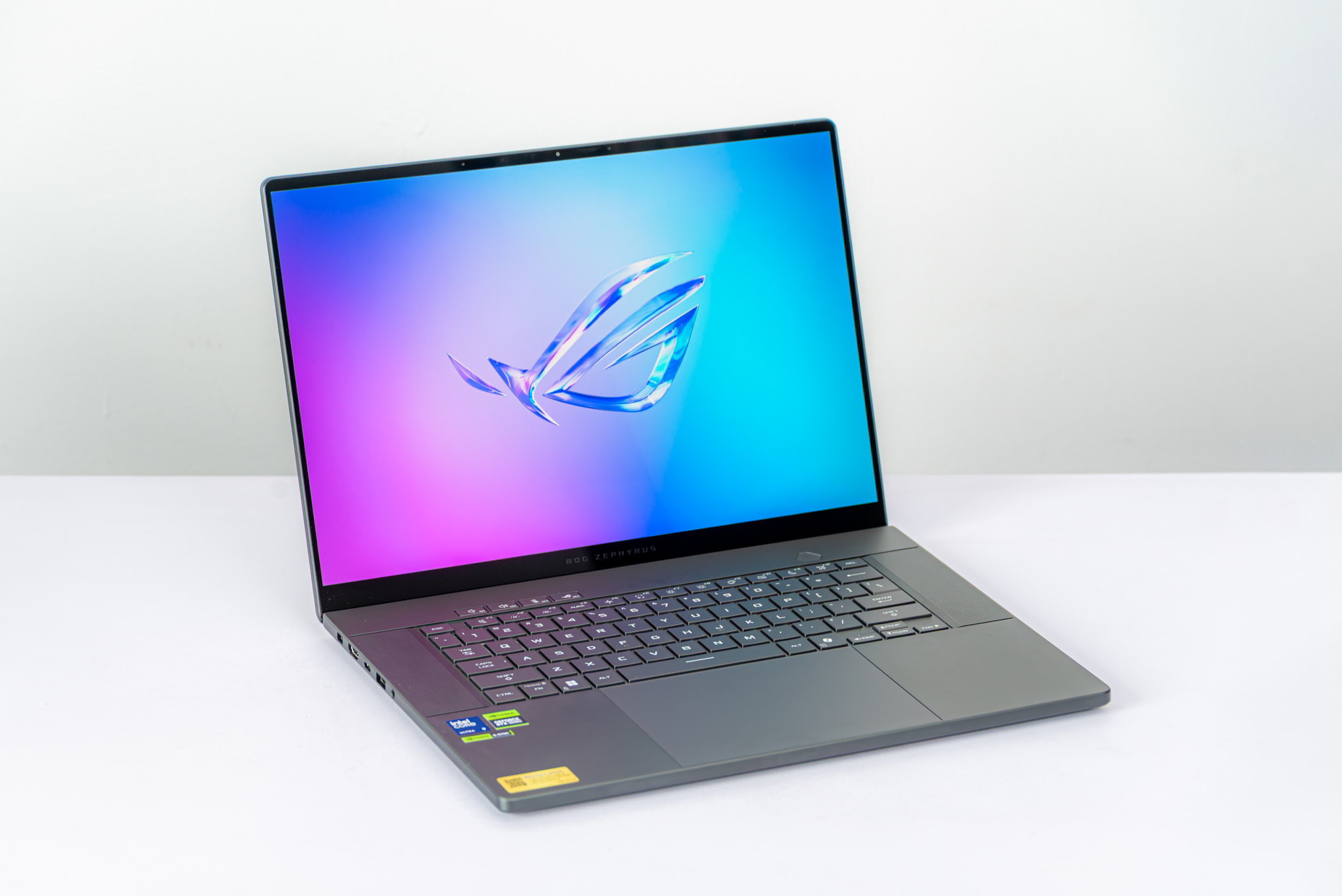 ROG Zephyrus G16 – Laptop Gaming AI 16-inch mỏng nhẹ mạnh nhất